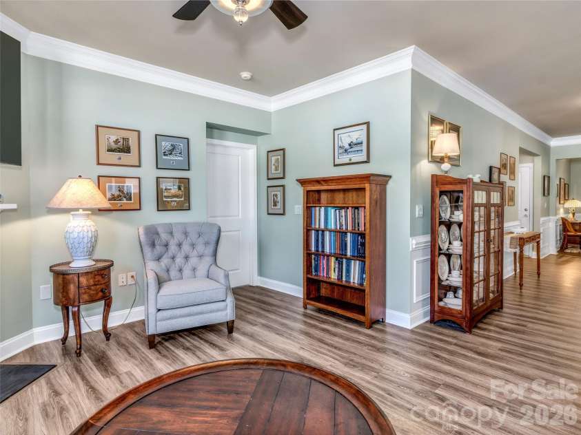 515 Fox Cove Road, Hendersonville, NC 28792.  MLS# CAR4361819, YatesRealty ID 15860. 