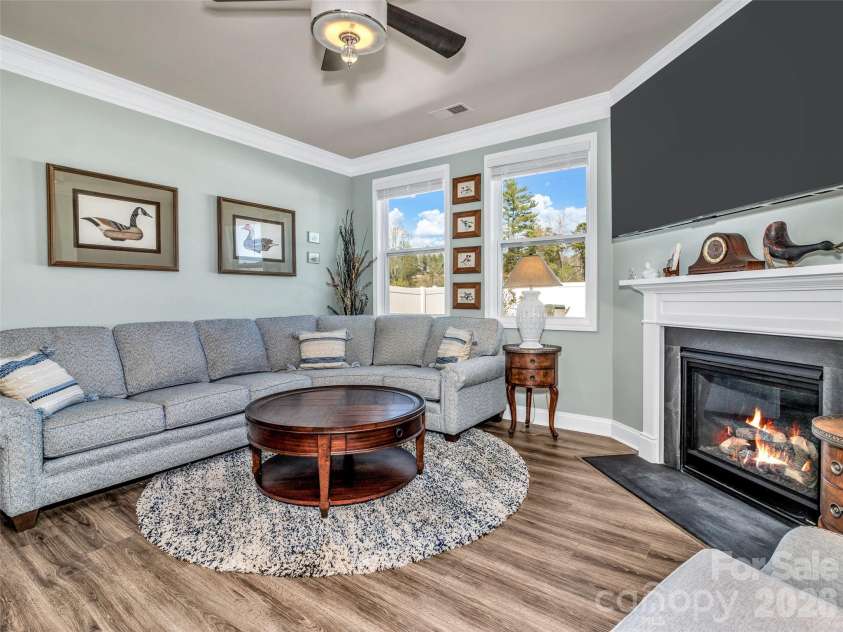 515 Fox Cove Road, Hendersonville, NC 28792.  MLS# CAR4361819, YatesRealty ID 15860. 