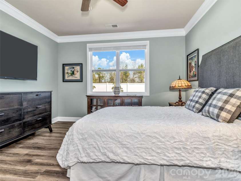 515 Fox Cove Road, Hendersonville, NC 28792.  MLS# CAR4361819, YatesRealty ID 15860. 