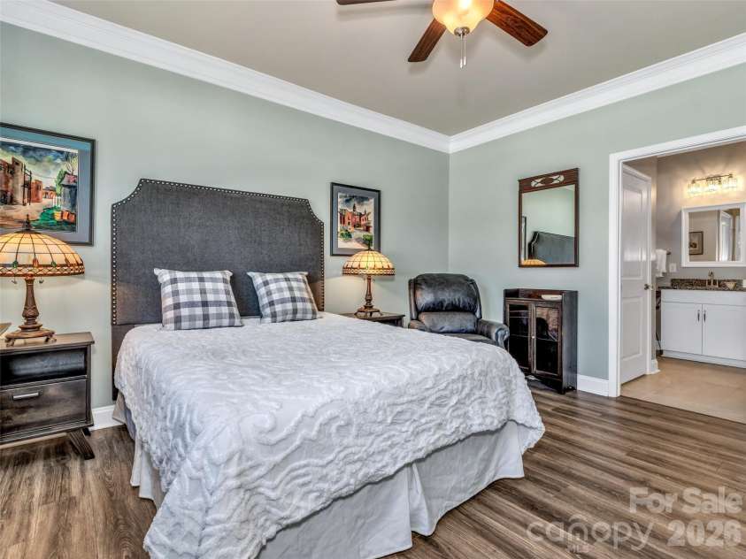 515 Fox Cove Road, Hendersonville, NC 28792.  MLS# CAR4361819, YatesRealty ID 15860. 