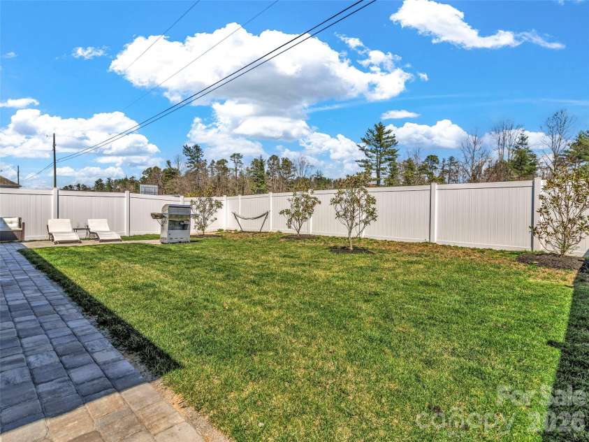 515 Fox Cove Road, Hendersonville, NC 28792.  MLS# CAR4361819, YatesRealty ID 15860. 
