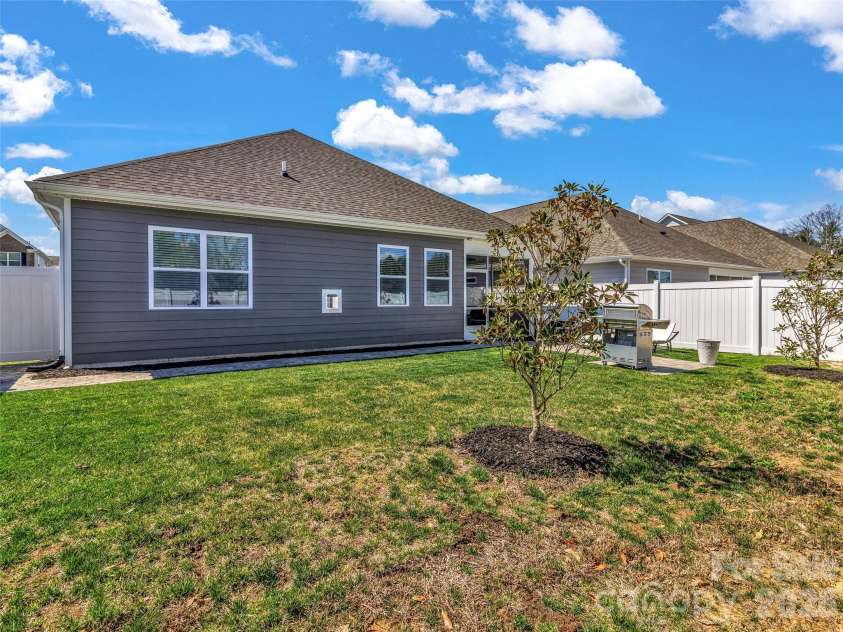 515 Fox Cove Road, Hendersonville, NC 28792.  MLS# CAR4361819, YatesRealty ID 15860. 