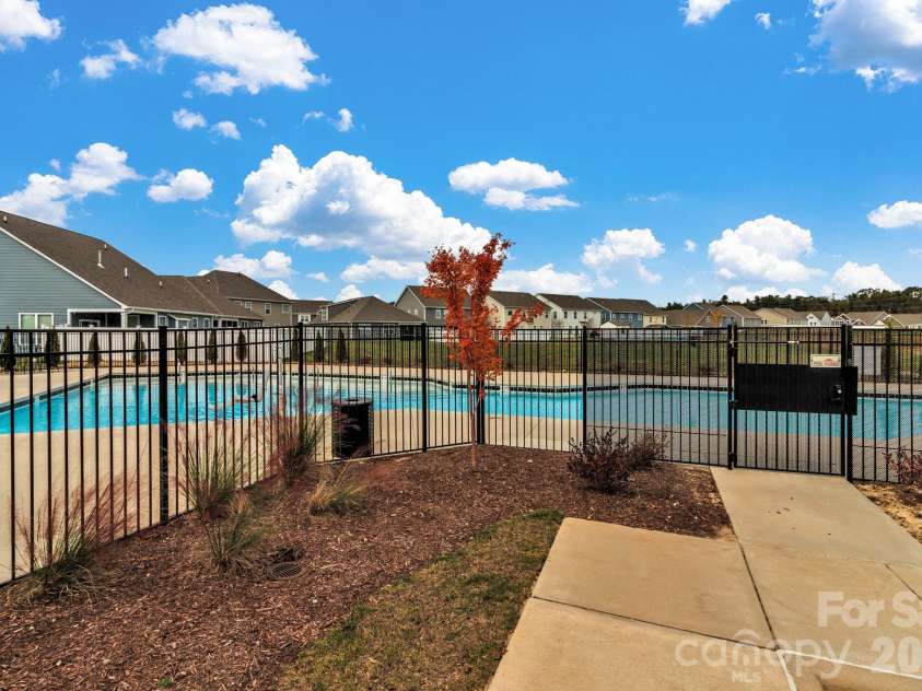 515 Fox Cove Road, Hendersonville, NC 28792.  MLS# CAR4361819, YatesRealty ID 15860. Community Pool