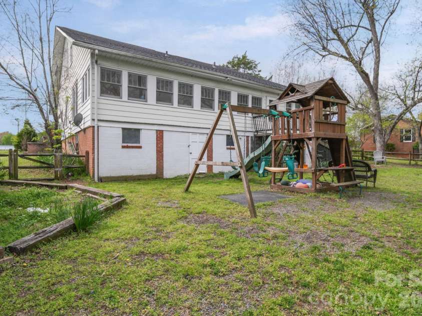 333 Main Street, Mount Pleasant, NC 28124.  MLS# CAR4358646, YatesRealty ID 15861. 