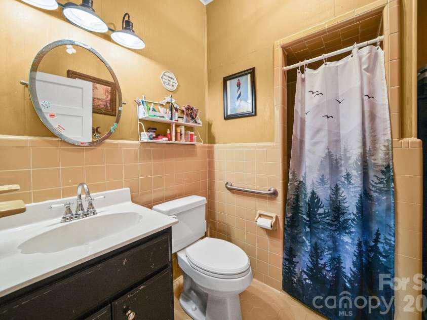 333 Main Street, Mount Pleasant, NC 28124.  MLS# CAR4358646, YatesRealty ID 15861. Downstairs bathroom