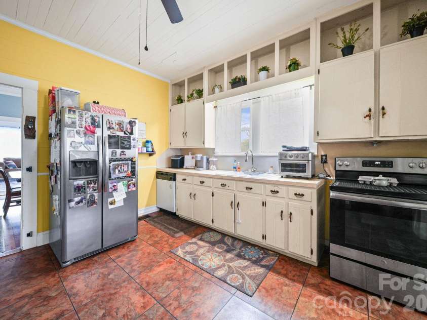 333 Main Street, Mount Pleasant, NC 28124.  MLS# CAR4358646, YatesRealty ID 15861. Kitchen