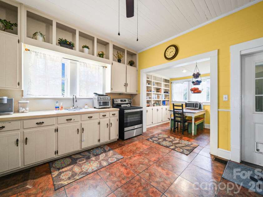 333 Main Street, Mount Pleasant, NC 28124.  MLS# CAR4358646, YatesRealty ID 15861. Spacious kitchen with breakfast nook overlooking the back yard.