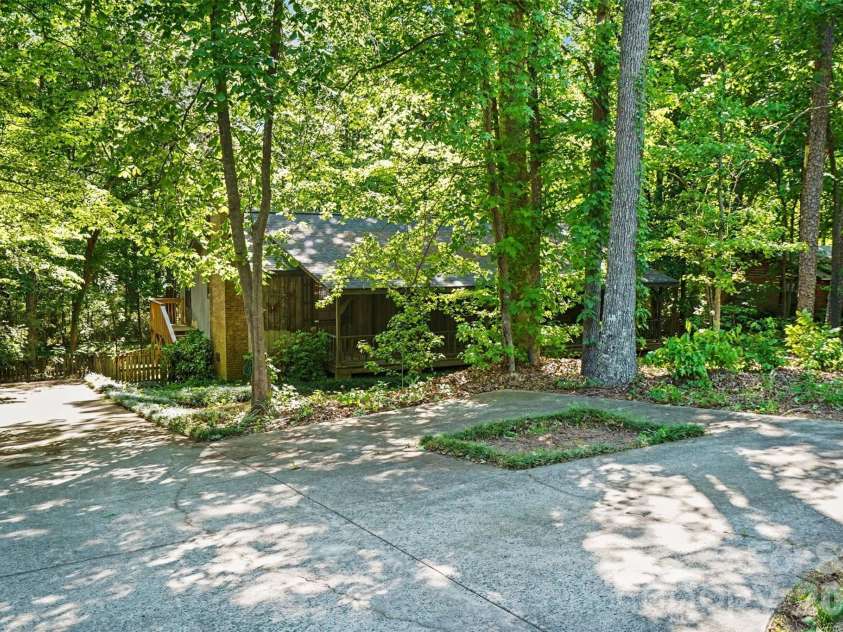 5921 Senconee Road, Matthews, NC 28104.  MLS# CAR4372440, YatesRealty ID 15862. 