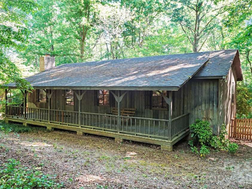 5921 Senconee Road, Matthews, NC 28104.  MLS# CAR4372440, YatesRealty ID 15862. 