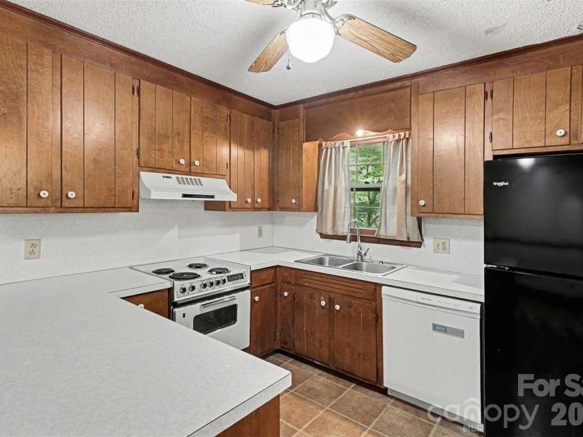 5921 Senconee Road, Matthews, NC 28104.  MLS# CAR4372440, YatesRealty ID 15862. 
