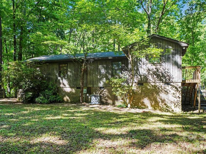 5921 Senconee Road, Matthews, NC 28104.  MLS# CAR4372440, YatesRealty ID 15862. 