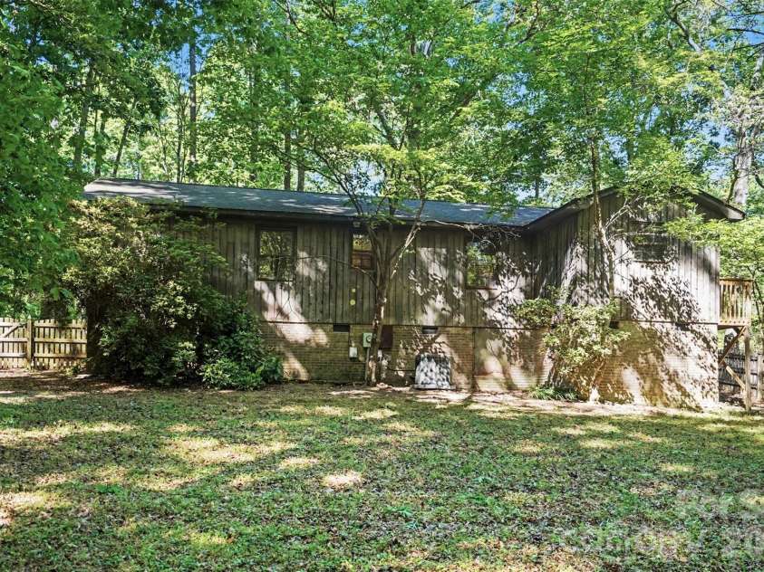 5921 Senconee Road, Matthews, NC 28104.  MLS# CAR4372440, YatesRealty ID 15862. 