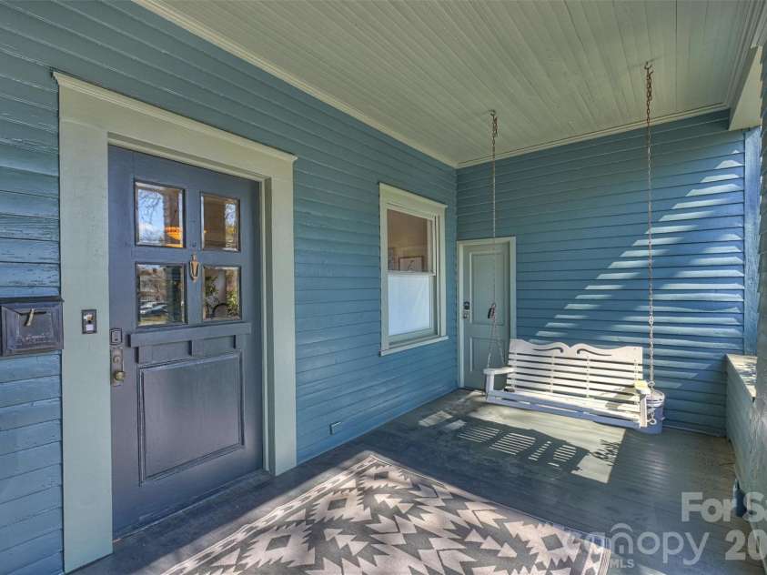 1818 Lennox Avenue, Charlotte, NC 28203.  MLS# CAR4350371, YatesRealty ID 15863. 