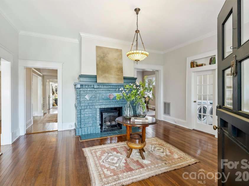 1818 Lennox Avenue, Charlotte, NC 28203.  MLS# CAR4350371, YatesRealty ID 15863. 