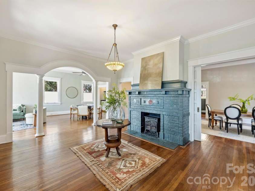 1818 Lennox Avenue, Charlotte, NC 28203.  MLS# CAR4350371, YatesRealty ID 15863. 