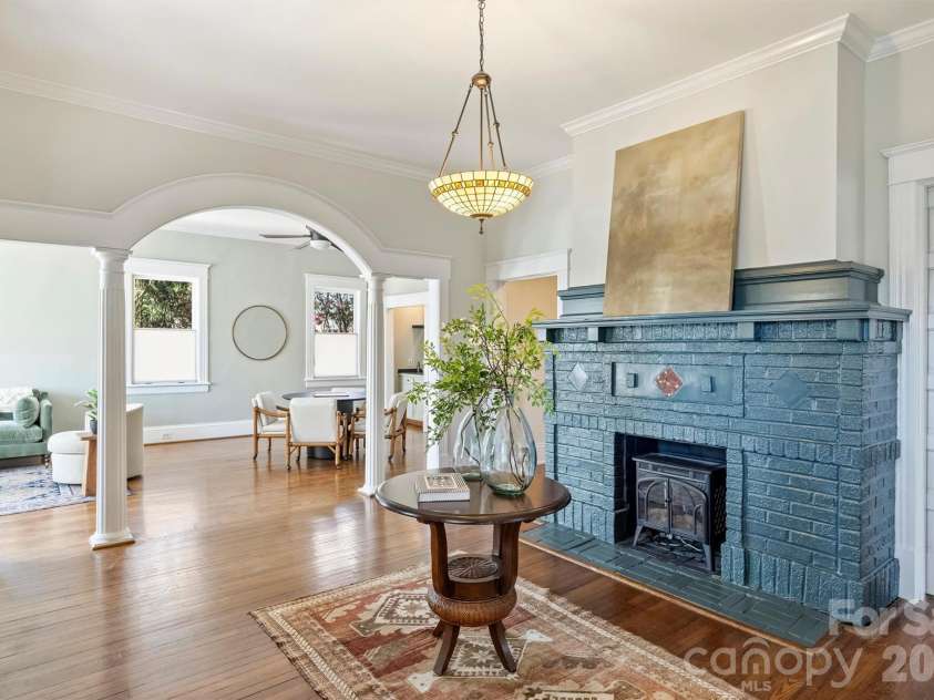1818 Lennox Avenue, Charlotte, NC 28203.  MLS# CAR4350371, YatesRealty ID 15863. 