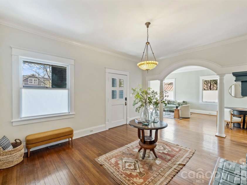 1818 Lennox Avenue, Charlotte, NC 28203.  MLS# CAR4350371, YatesRealty ID 15863. 