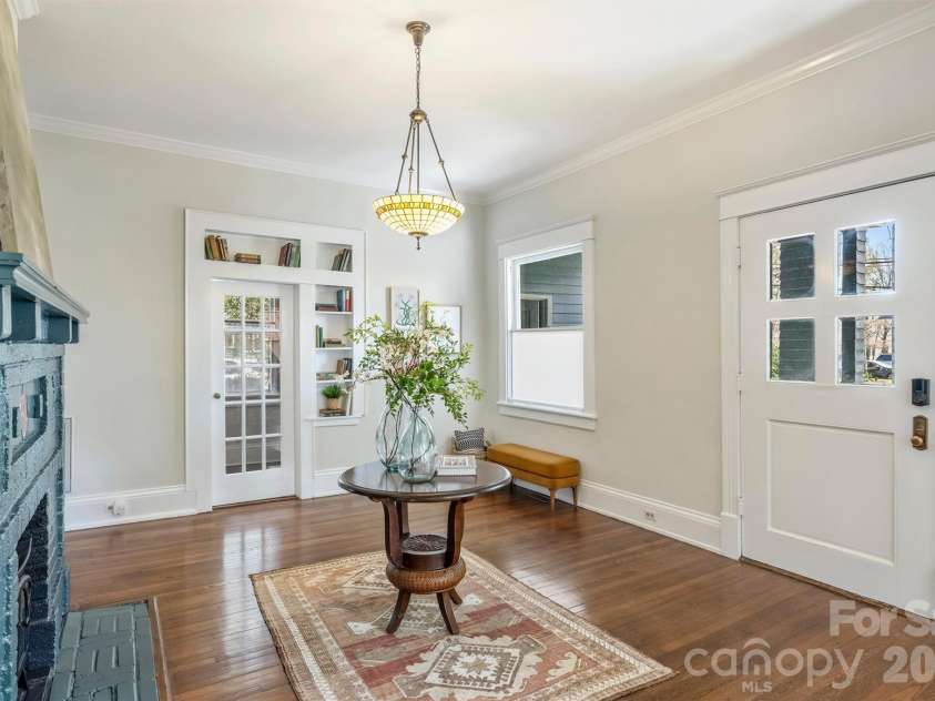 1818 Lennox Avenue, Charlotte, NC 28203.  MLS# CAR4350371, YatesRealty ID 15863. 