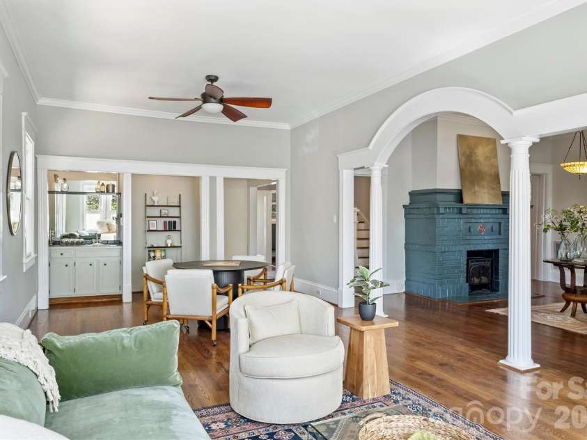 1818 Lennox Avenue, Charlotte, NC 28203.  MLS# CAR4350371, YatesRealty ID 15863. 