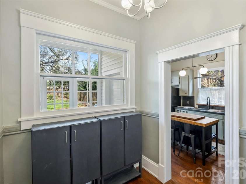 1818 Lennox Avenue, Charlotte, NC 28203.  MLS# CAR4350371, YatesRealty ID 15863. 