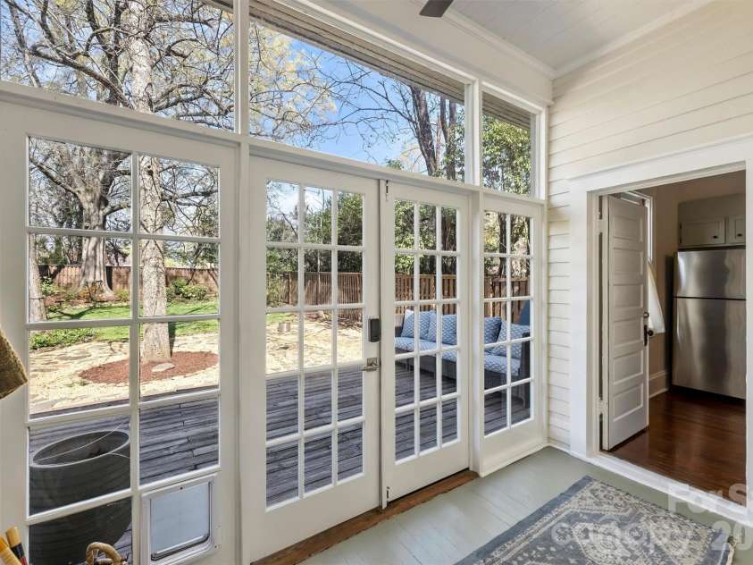 1818 Lennox Avenue, Charlotte, NC 28203.  MLS# CAR4350371, YatesRealty ID 15863. 