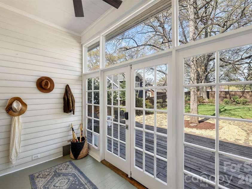 1818 Lennox Avenue, Charlotte, NC 28203.  MLS# CAR4350371, YatesRealty ID 15863. 