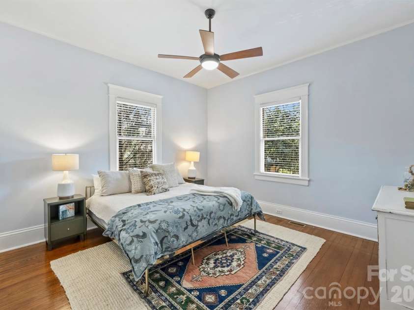 1818 Lennox Avenue, Charlotte, NC 28203.  MLS# CAR4350371, YatesRealty ID 15863. 