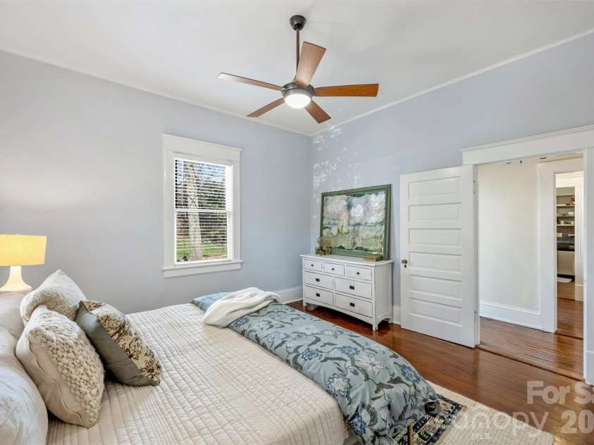 1818 Lennox Avenue, Charlotte, NC 28203.  MLS# CAR4350371, YatesRealty ID 15863. 