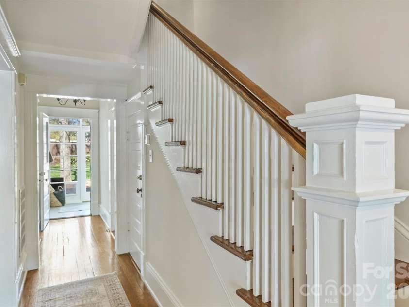 1818 Lennox Avenue, Charlotte, NC 28203.  MLS# CAR4350371, YatesRealty ID 15863. 