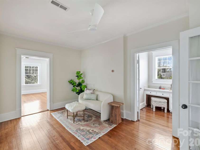 1818 Lennox Avenue, Charlotte, NC 28203.  MLS# CAR4350371, YatesRealty ID 15863. 
