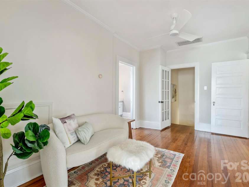 1818 Lennox Avenue, Charlotte, NC 28203.  MLS# CAR4350371, YatesRealty ID 15863. 