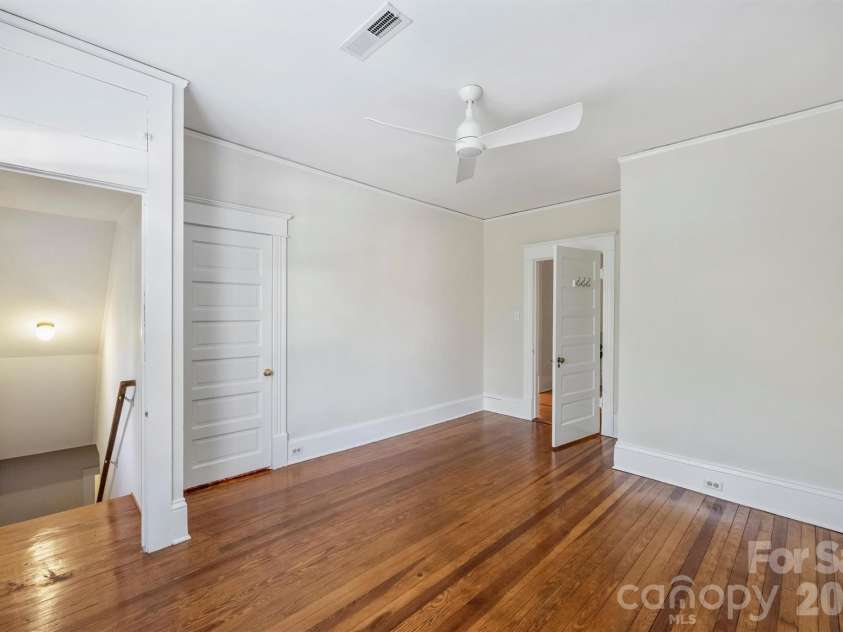 1818 Lennox Avenue, Charlotte, NC 28203.  MLS# CAR4350371, YatesRealty ID 15863. 