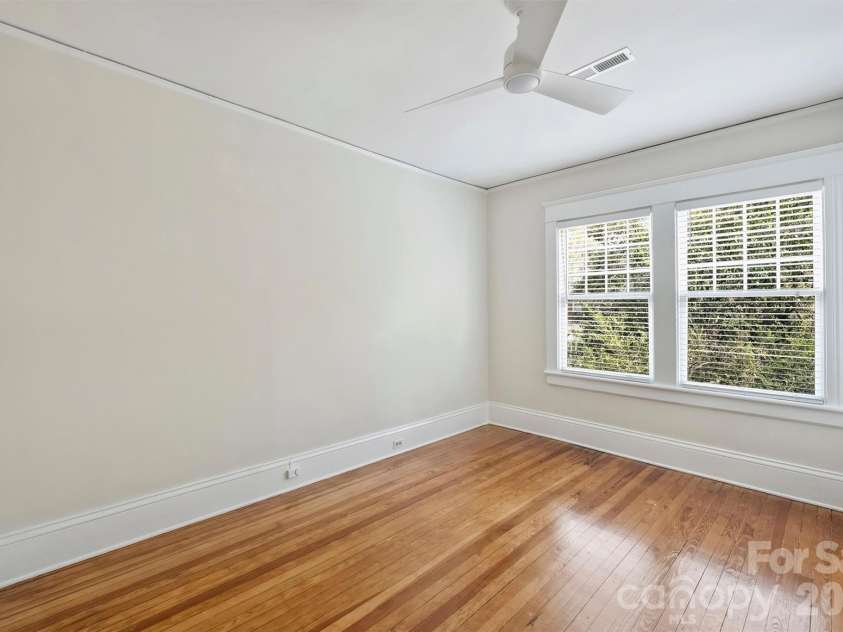 1818 Lennox Avenue, Charlotte, NC 28203.  MLS# CAR4350371, YatesRealty ID 15863. 
