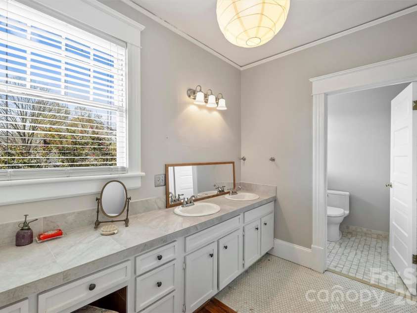 1818 Lennox Avenue, Charlotte, NC 28203.  MLS# CAR4350371, YatesRealty ID 15863. 