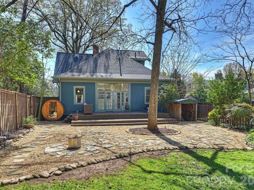 1818 Lennox Avenue, Charlotte, NC 28203.  MLS# CAR4350371, YatesRealty ID 15863. 