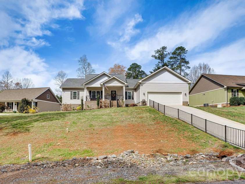 1181 Kensington Circle, Newton, NC 28658.  MLS# CAR4361179, YatesRealty ID 15864. 