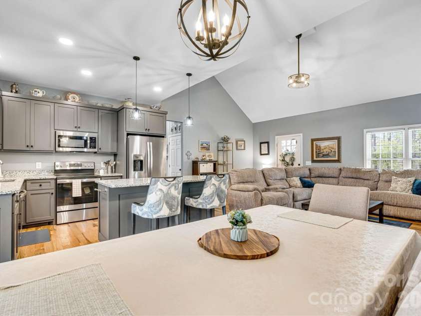 1181 Kensington Circle, Newton, NC 28658.  MLS# CAR4361179, YatesRealty ID 15864. 