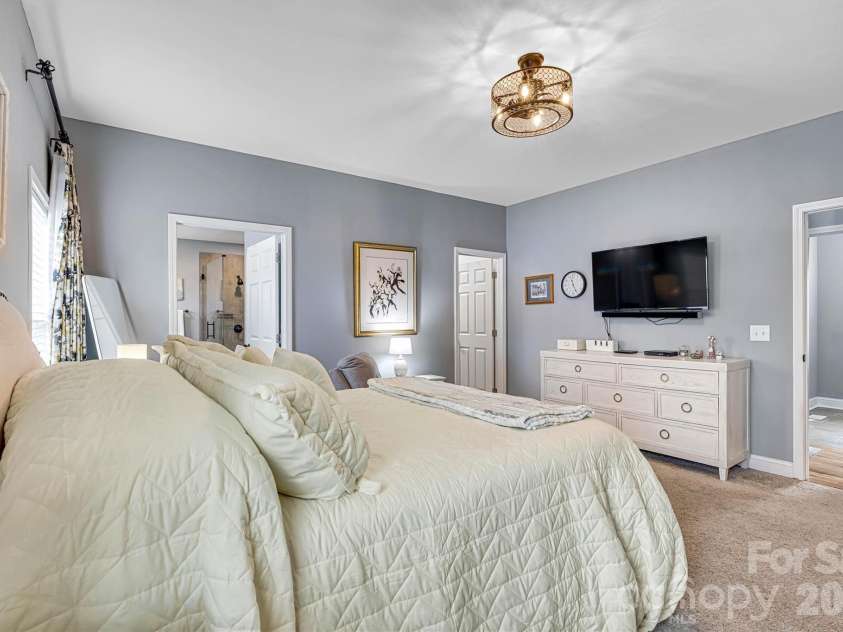 1181 Kensington Circle, Newton, NC 28658.  MLS# CAR4361179, YatesRealty ID 15864. 
