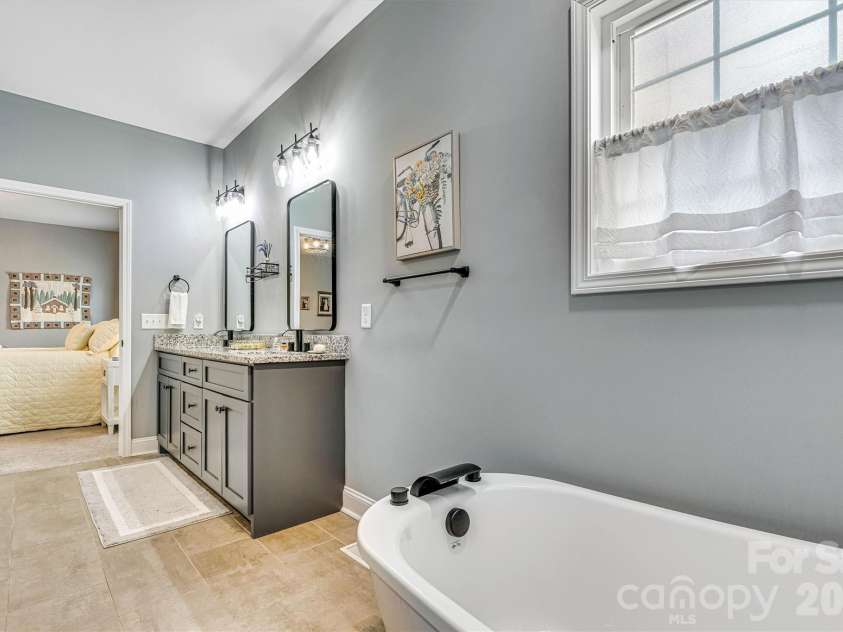1181 Kensington Circle, Newton, NC 28658.  MLS# CAR4361179, YatesRealty ID 15864. 