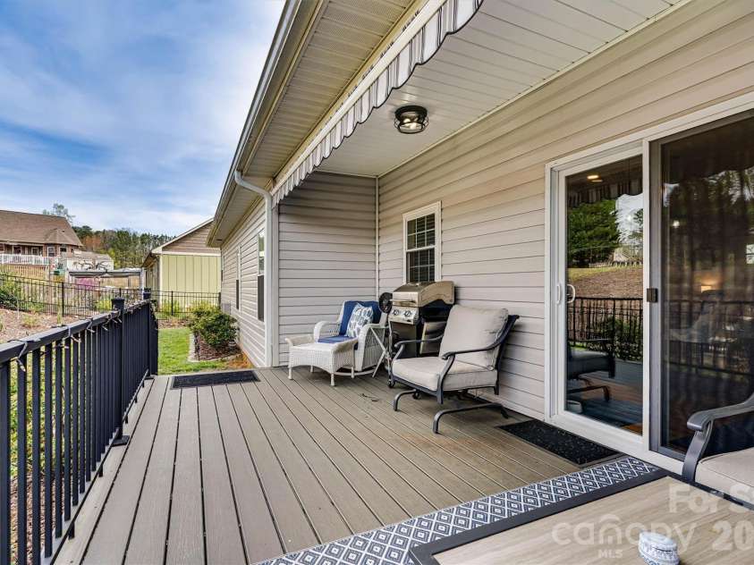 1181 Kensington Circle, Newton, NC 28658.  MLS# CAR4361179, YatesRealty ID 15864. 