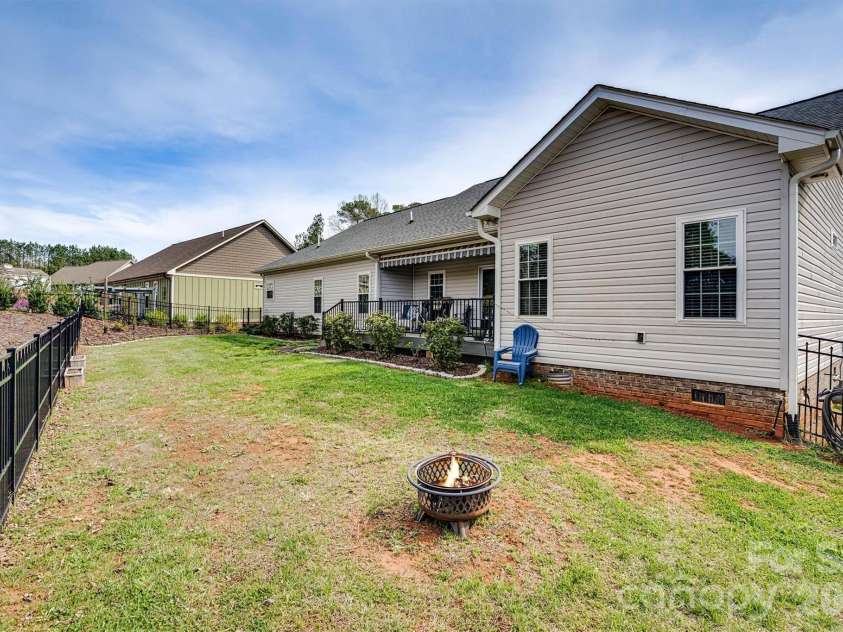 1181 Kensington Circle, Newton, NC 28658.  MLS# CAR4361179, YatesRealty ID 15864. 