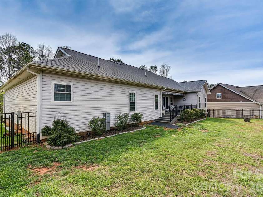 1181 Kensington Circle, Newton, NC 28658.  MLS# CAR4361179, YatesRealty ID 15864. 