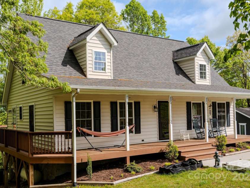 76 Overlook Pointe Drive, Spruce Pine, NC 28777.  MLS# CAR4253556, YatesRealty ID 15864. 
