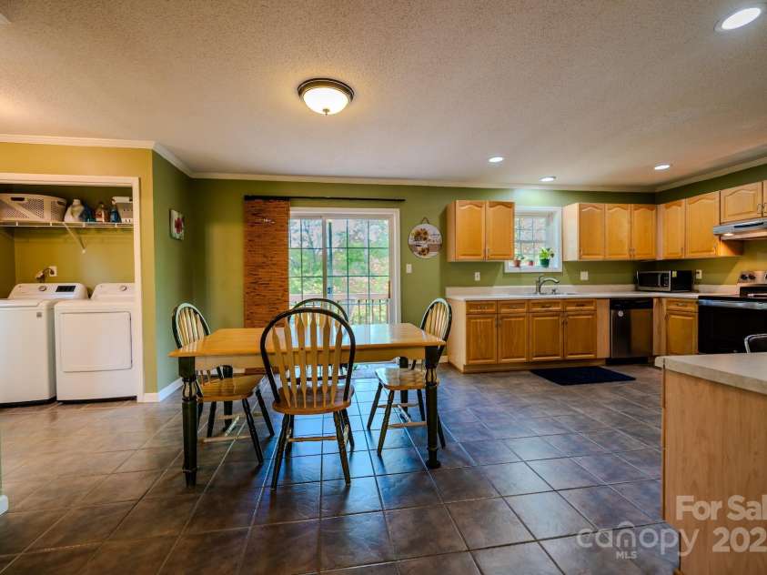 76 Overlook Pointe Drive, Spruce Pine, NC 28777.  MLS# CAR4253556, YatesRealty ID 15864. 