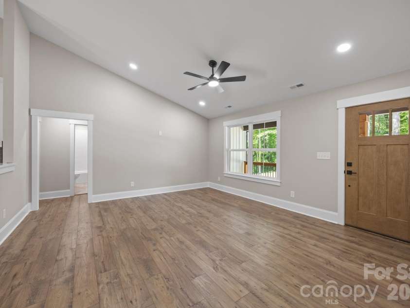 253 Crestview Acres Road, Statesville, NC 28677.  MLS# CAR4373286, YatesRealty ID 15866. 