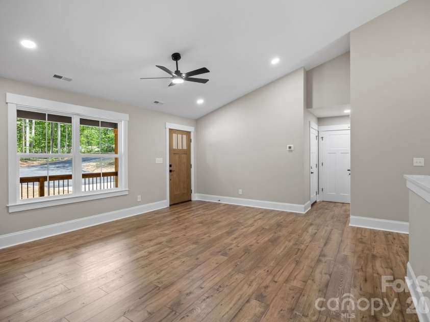 253 Crestview Acres Road, Statesville, NC 28677.  MLS# CAR4373286, YatesRealty ID 15866. 