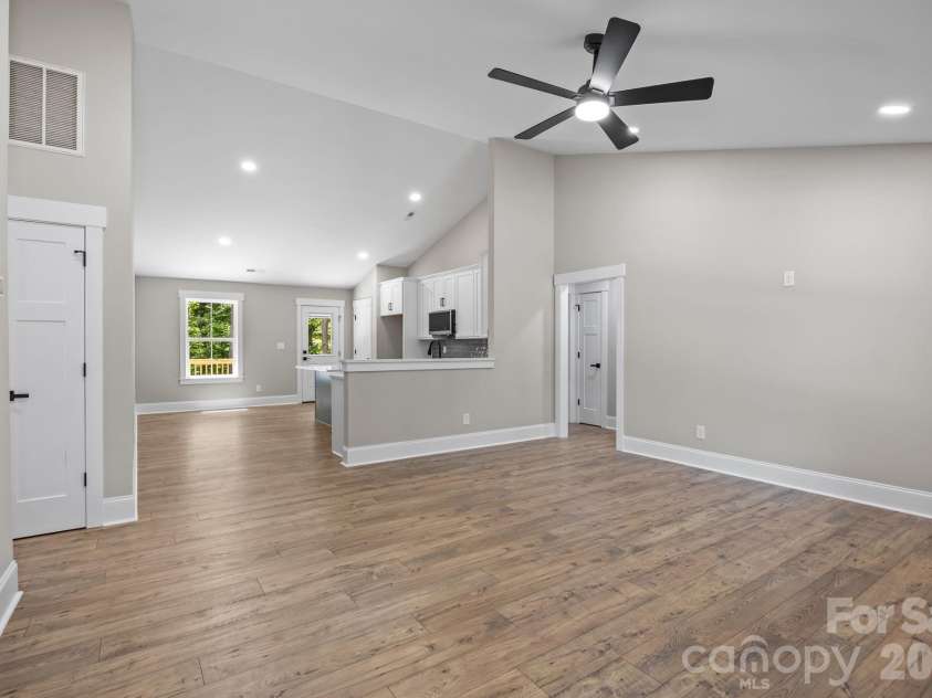 253 Crestview Acres Road, Statesville, NC 28677.  MLS# CAR4373286, YatesRealty ID 15866. 