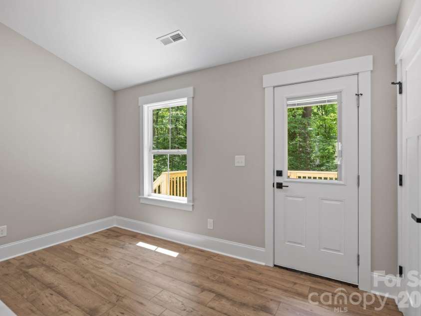 253 Crestview Acres Road, Statesville, NC 28677.  MLS# CAR4373286, YatesRealty ID 15866. 