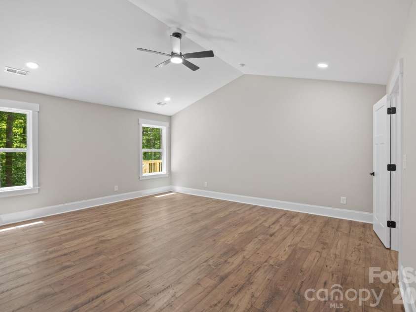 253 Crestview Acres Road, Statesville, NC 28677.  MLS# CAR4373286, YatesRealty ID 15866. 