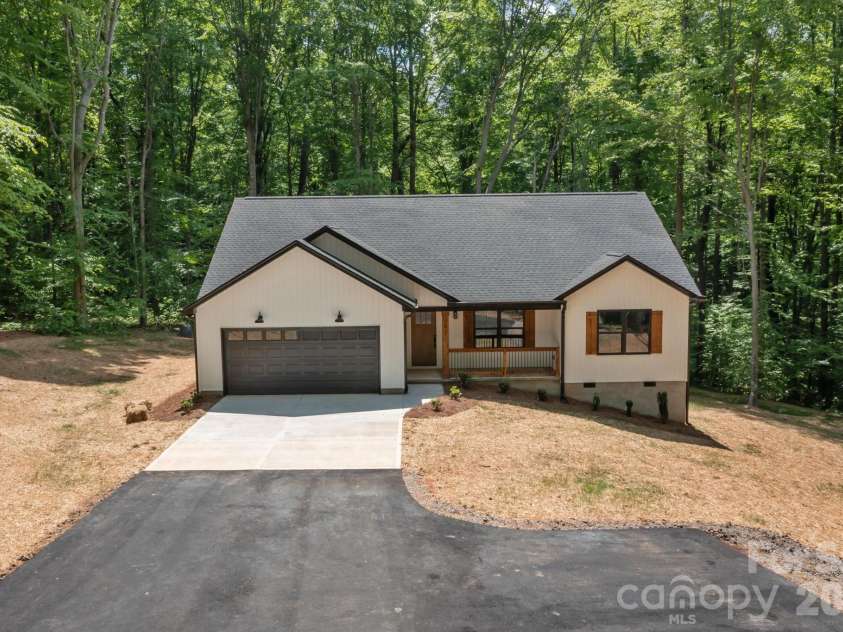 253 Crestview Acres Road, Statesville, NC 28677.  MLS# CAR4373286, YatesRealty ID 15866. 